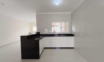 Imagem 5: Linda casa com 118m² de construção, primeira locação, com 2 dormitórios, sendo 1 suíte, ga