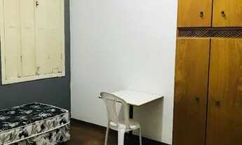 Imagem 6: Quarto individual com mobília