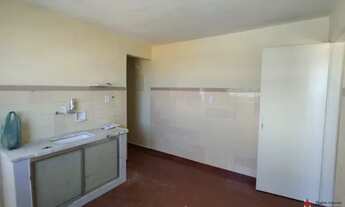 Imagem 6: APTO CONSERVADO E COM 01 DORMITÓRIO, AMPLA SALA, COZINHA AZULEJADA, BANHEIRO COM BOX E ÁRE