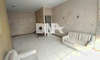 Imagem: 3 Quartos com vaga em rua nobre na Saens