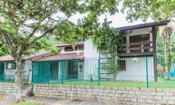 Imagem 2: Casa residencial à venda no bairro Trindade com 327 m² e 6 dormitórios/quartos