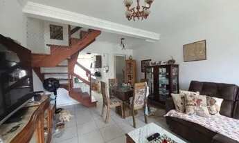 Imagem 2: Casa em Porto Alegre, no bairro Guarujá, com 2 dormitório(s), e 2 banheiros, à v