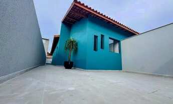 Imagem 2: Casa com 2 Dormitórios, Suíte, Quintal, Piscina e Churrasqueira em Itanhaém, Lado Praia