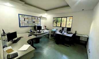 Imagem 2: Imóvel para aluguel e venda tem 271 metros quadrados com 8 quartos