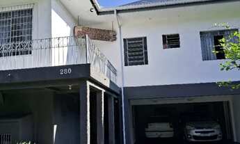 Imagem: Suíte e o resto da casa compartilhada perto