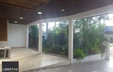 Imagem 6: Casa em Porto Alegre, no bairro Restinga, com 4 dormitório(s), e 4 banheiros, à