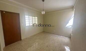 Imagem 3: Casa à Venda no Bairro Universitário, Uberaba - 3 quartos, 2 vagas, Financiamento Aceito