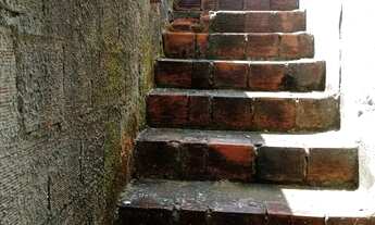 Imagem 6: Casa com térreno toda lagiada terreno com uma parte já na Lage