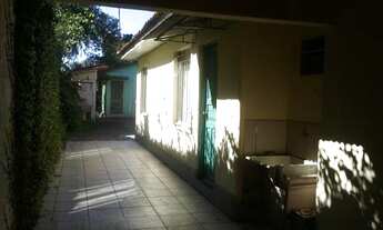 Imagem: Quartos masculino mobiliados em casa próxima