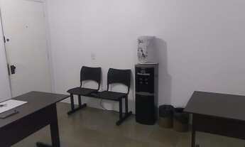 Imagem 4: Sala decorada e mobiliada no Ed. Beira Mar Trade Center. Vista mar