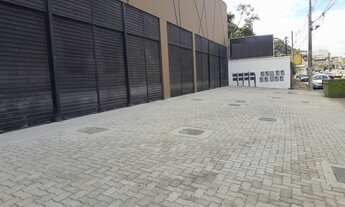 Imagem 2: Loja com 72m² de Área Total, com Vagas de Estacionamento em Frente, à venda no bairro Teix