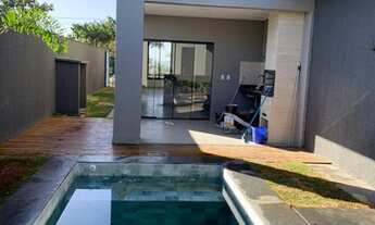 Imagem: Vendo casa de 3 suítes em condomínio com