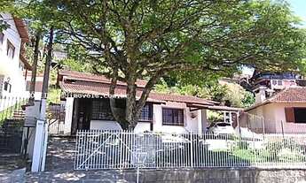 Imagem 2: Casa para Venda em Teresópolis, Iúcas, 5 dormitórios, 1 suíte, 3 banheiros, 4 vagas