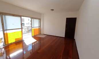 Imagem 2: Amplo apartamento de 3 quartos, ensolarado, próximo ao centro, prédio com elevador e garag