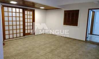 Imagem 4: Casa com 3 dormitórios, sedo 2 suítes e 2 vagas no bairro Rubem Berta em Porto Alegre co