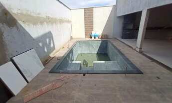 Imagem 2: Fantástica casa de 3 suítes, com piscina, no jardim maria Inês, sozinha no lote de esquina