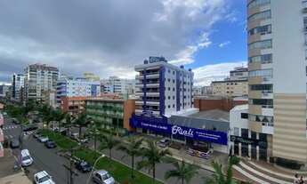 Imagem 7: Apartamento com sacada de frente para avenida e vista para o mar
