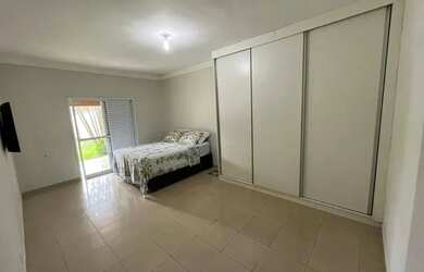 Imagem 7: Casa a venda no Bairro: Parque dos Flamboyans .O imóvel conta com 03 dormitórios, sendo 02