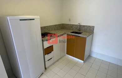 Imagem 3: Studio para locação com 42m2, todo reformado! Varanda, cooktop e geladeira. Ao lado da est