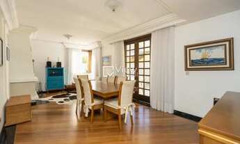 Imagem 4: Belíssima residência na melhor localização do bairro Santa Felicidade! Um refúgio repleto