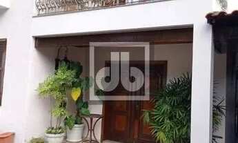 Imagem 2: Casa duplex Condomínio Floresta - 3 suítes - piscina - 350 metros construídos - Placas sol