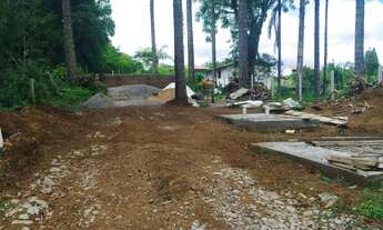 Imagem 5: Cabana em Construção Com Materiais pra terminar a Obra