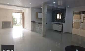 Imagem 7: Casa em Porto Alegre, no bairro Restinga, com 4 dormitório(s), e 4 banheiros, à