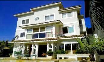 Imagem: Casa cinematográfica em condomínio com