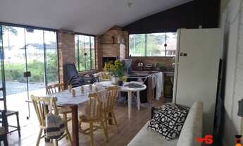 Imagem 3: Casa em terreno amplo, próxima da praia. Venha conferir