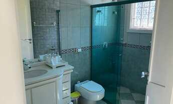 Imagem 3: Casa para aluguel e venda possui 300 metros quadrados com 4 quartos.