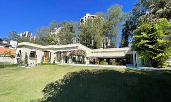 Imagem 2: Casa para alugar com 2.191m² m², 4 suítes, sala de estar e garagem para 8 carros no Alph