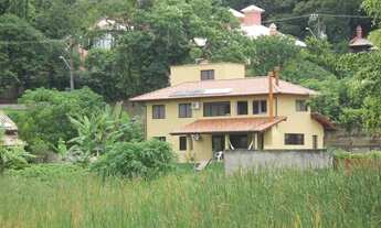 Imagem: Casa com 238m² e 4 dormitórios no bairro