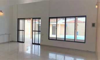 Imagem 5: Casa construída em dois pavimentos, com 4 quartos sendo 3 suítes, WC social, salas de jant