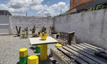 Imagem: Troco terreno, com casa de madeira na Palhoça