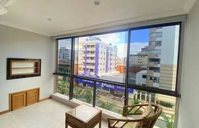 Imagem 3: Apartamento com sacada de frente para avenida e vista para o mar