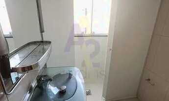 Imagem 6: Apartamento de 2 dormitórios em ótimo estado com banheiros reformados e cozinha integrada