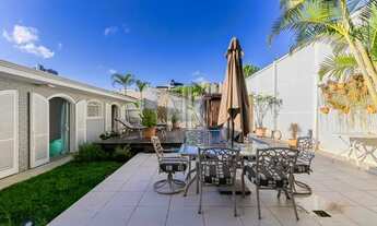 Imagem 6: FORMIDÁVEL RESIDÊNCIA NO HUGO LANG - ALTO PADRÃOCasa Térrea com 350m² construídos, reforma