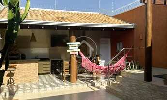 Imagem: CASA CONTÉM ESPAÇO GOURMET COM HIDROMASSAGEM