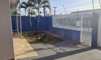 Imagem 2: Casa para aluguel possui 180 metros quadrados com 2 quartos em Monte Castelo - Campo Grand