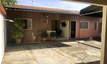 Imagem 2: Casa para venda possui 100 metros quadrados com 3 quartos em Centro - Jaraguá - GO