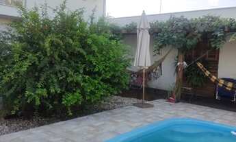 Imagem: CASA A VENDA NO CENTRO DE CAMBORIÚ COM