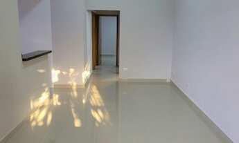 Imagem 2: Casa térrea em condomínio fechado, O condomínio oferece portaria 24h e lazer completo