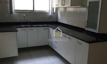 Imagem: Apartamento central, com peças amplas