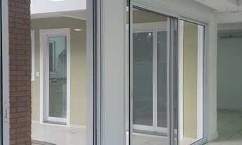 Imagem 7: Casa de condomínio para venda possui 352 metros quadrados com 4 quartos