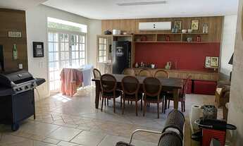 Imagem 6: Casa para aluguel e venda possui 300 metros quadrados com 4 quartos.