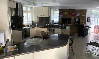 Imagem 2: Casa para aluguel e venda possui 300 metros quadrados com 4 quartos.