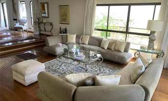 Imagem 6: 4 dormitórios, sendo 2 suítes na melhor localização de Moema