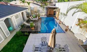 Imagem 2: FORMIDÁVEL RESIDÊNCIA NO HUGO LANG - ALTO PADRÃOCasa Térrea com 350m² construídos, reforma