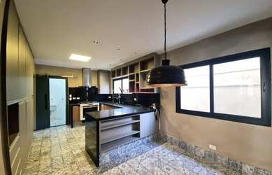 Imagem 5: Excelente casa com 4 suítes linda área de Lazer com piscina e churrasqueira