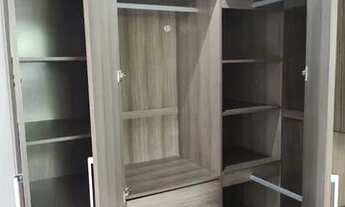 Imagem 5: Apartamento com sacada e móveis planejados para locação